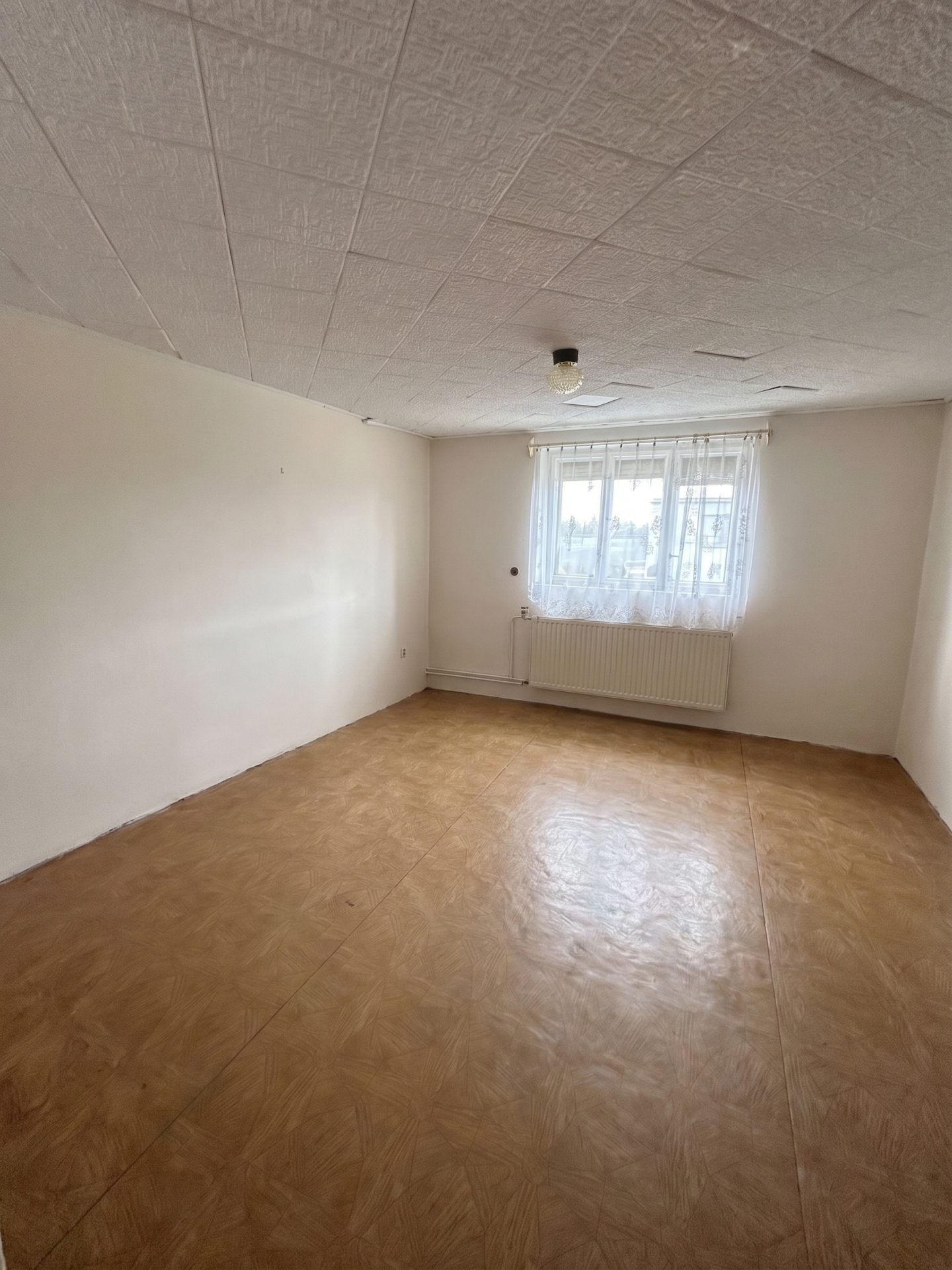 Jak dětský smích (a sádrokarton) oživil 2. patro – před rekonstrukcí